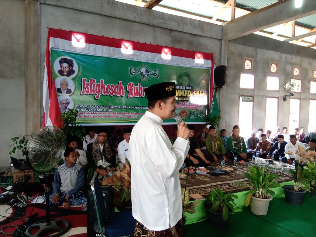 Bupati Sutan Riska pada acara Istighasah Qubro di Sungai Rumbai