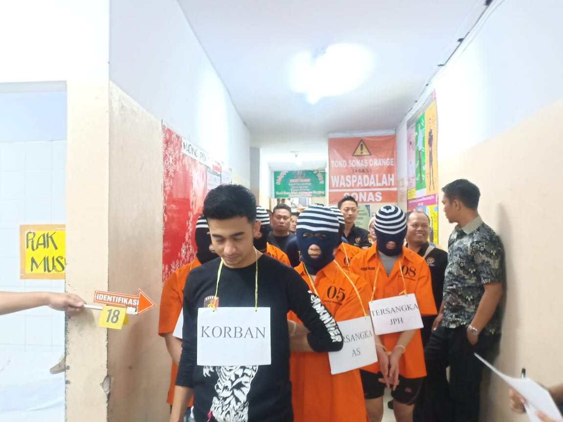 Kepolisian Resor Bukittinggi, Selasa (4/12/2019) gelar rekonstruksi kasus  penganiayaan di kota tersebut 