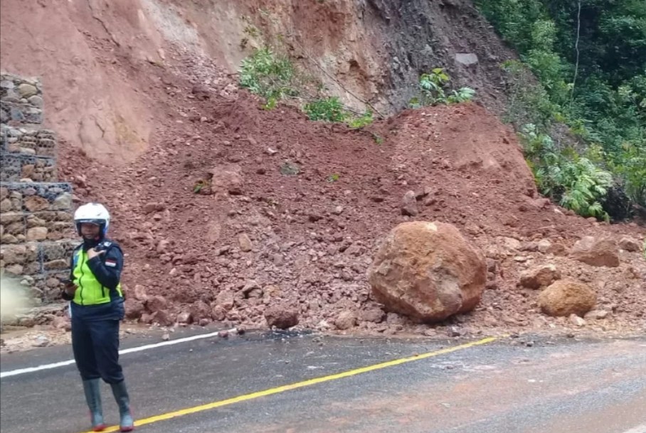 Longsor di Aie Putieh, Harau menyebabkan lalulintas Sumbar-Riau via kelok sembilan terganggu 
