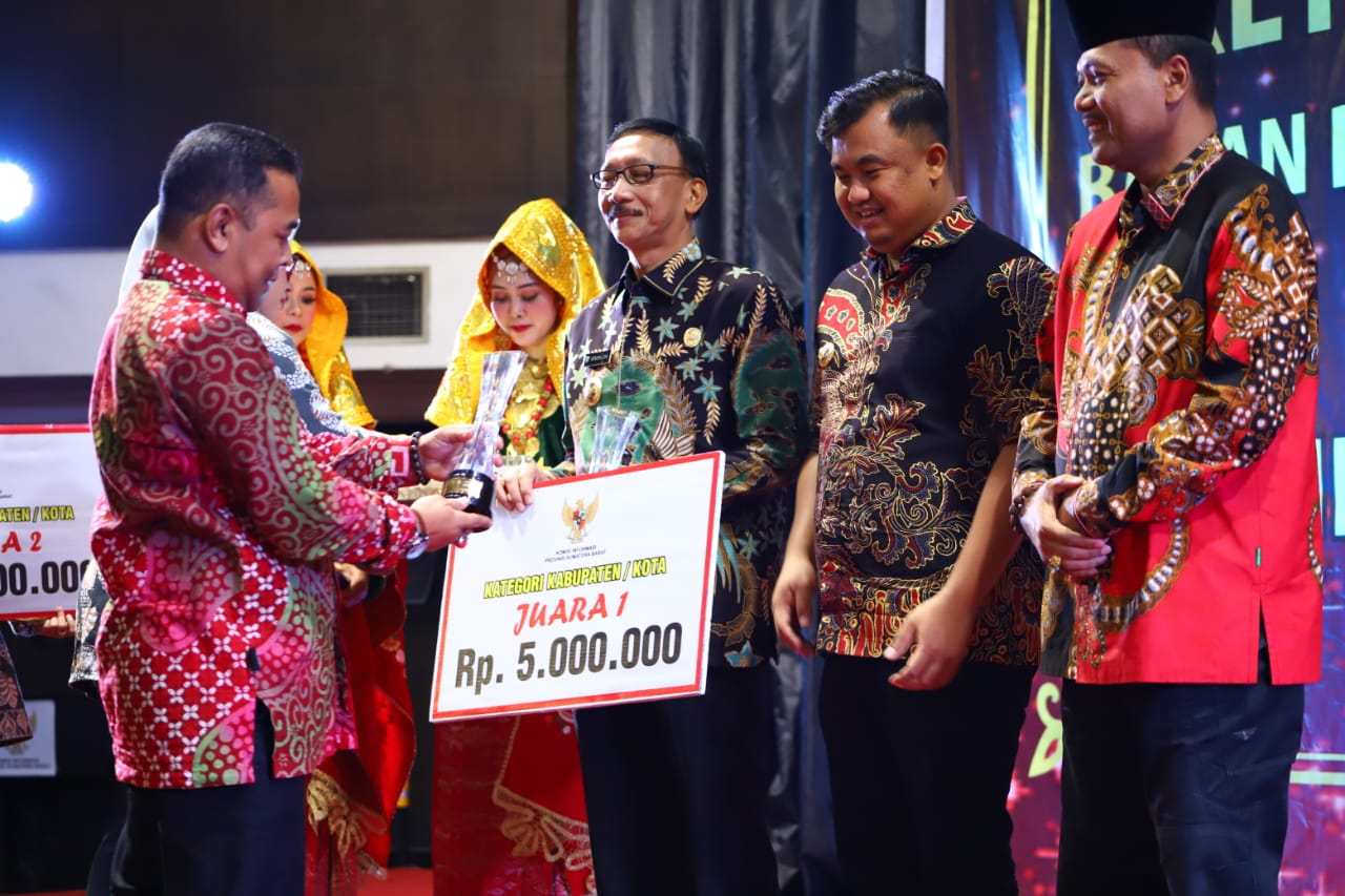 Pessel borong lima gelar anugerah dari KI Sumbar