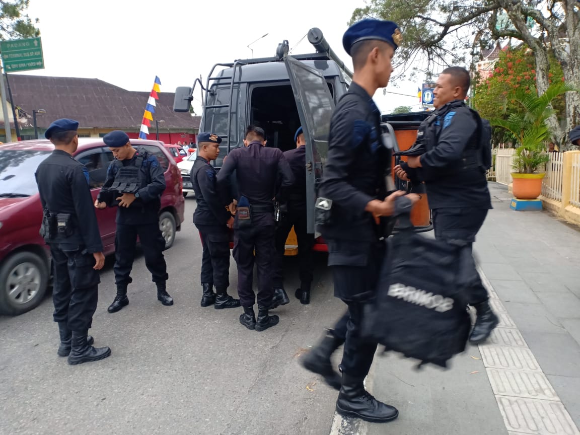 Polres Bukittinggi Lakukan Pengawasan pada Dua Gereja di Bukittinggi.