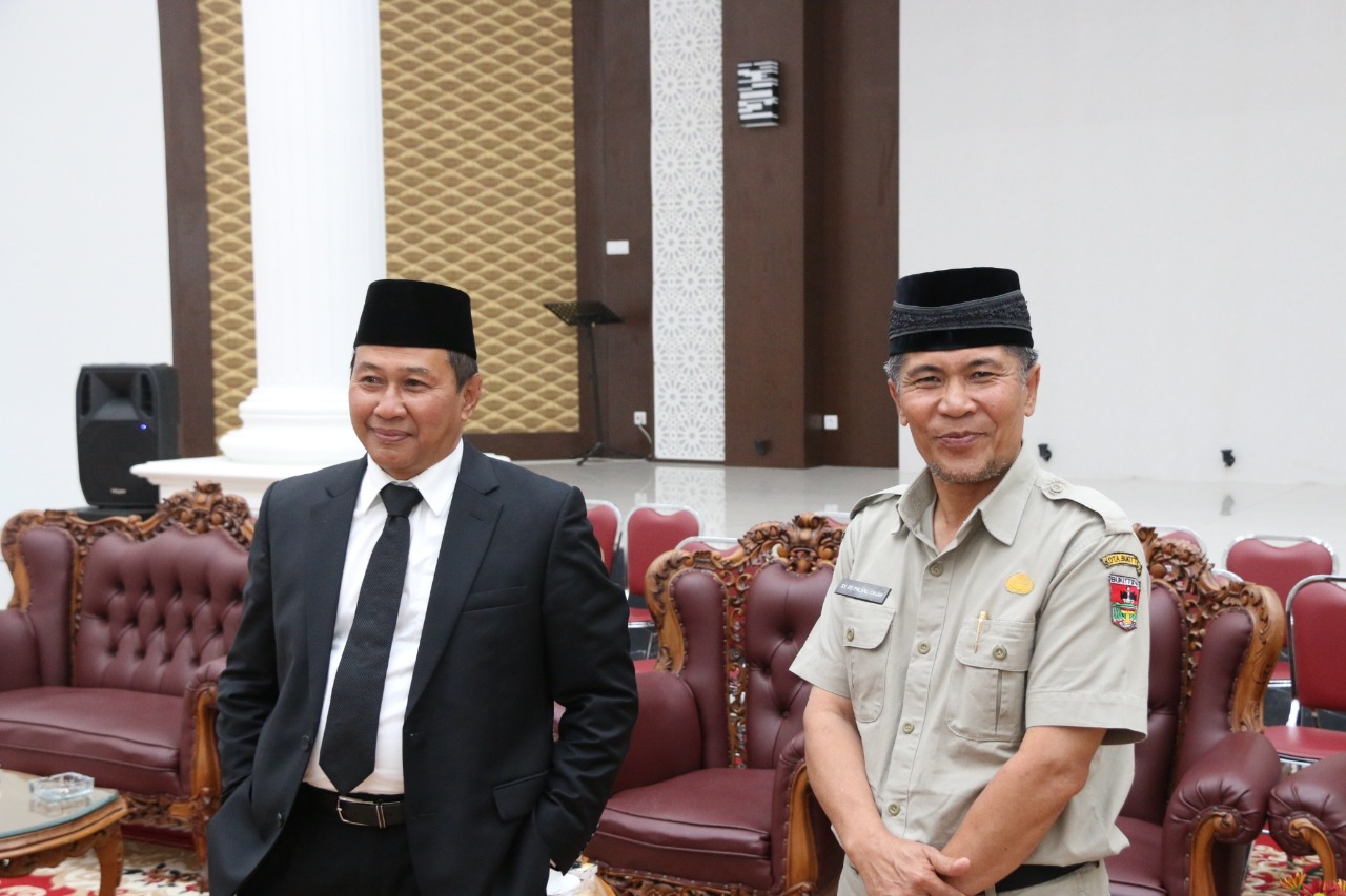 Syahrial Dt Palang Gagah (kanan) dengan Wako Ramlan Nurmatias