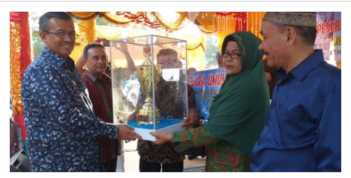 Bupati serahkan piala pada pemenang LMPUN