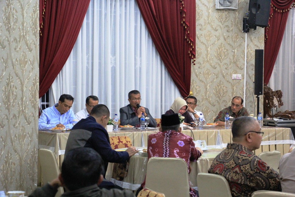 Bupati Gusmal dan para pejabat terkait saat Rakor Pelaksanaan Solok Expo