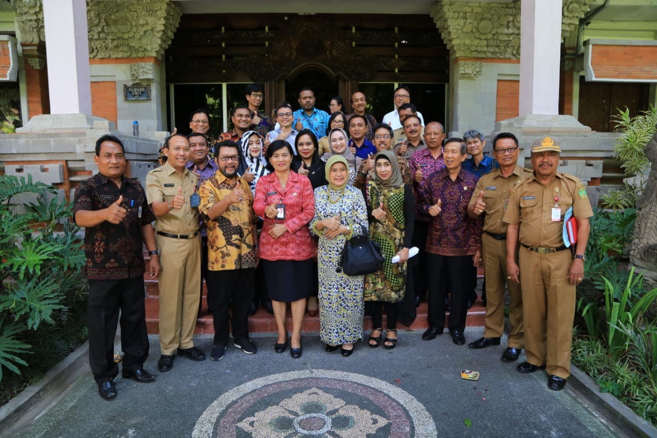 Para senator dari Komite II DPD RI dengan beberapa pejabat Pemprov Bali