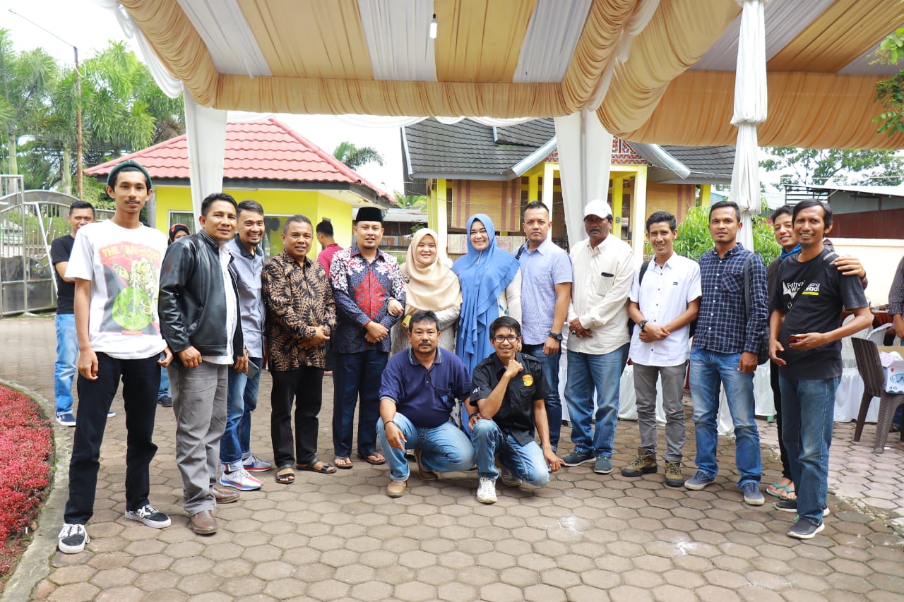 Ketua DPRD Kota Payakumbuh Hamdi Agus gelar syukuran sekaligus silahturami dirumah dinasnya di Parik Muko Aia Kecamatan Lamposi Tigo Nagori, Sabtu (1/2).