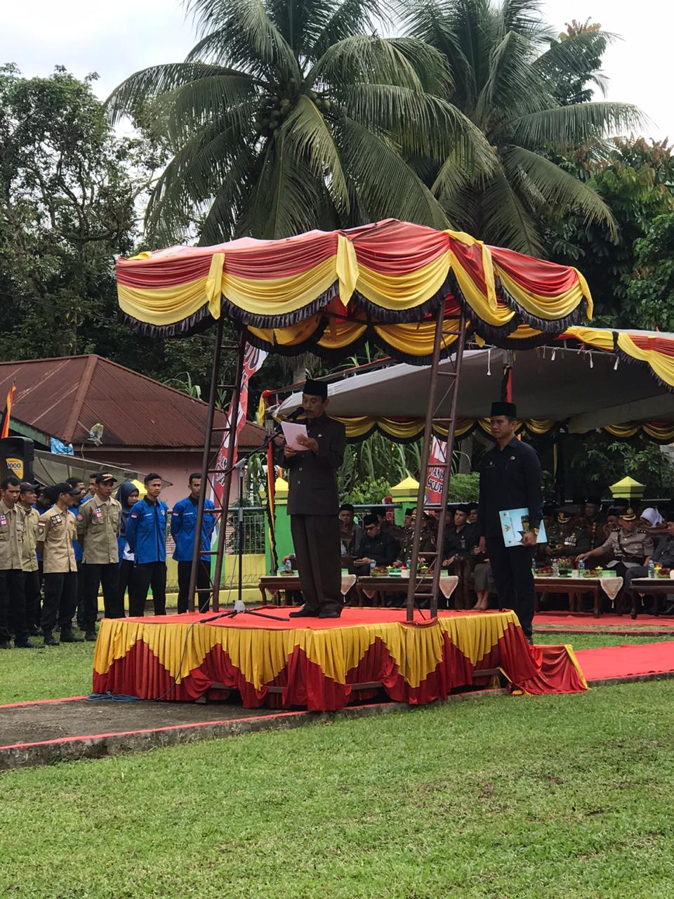 Bupati Sijunjung memberi sambutan ketika memimpin upacara peringatan HUT Sijunjung