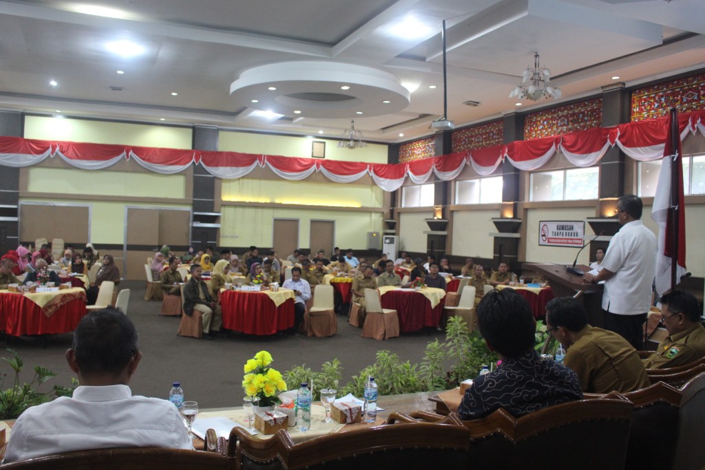 Bupati Solok Gusmal pada Rakor dan Sosialisasi PMPTSP Naker
