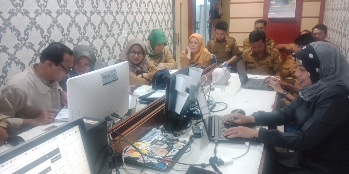 Petugas Sensus Penduduk BPS tengah Sosialisasi di Dinas Kominfo.