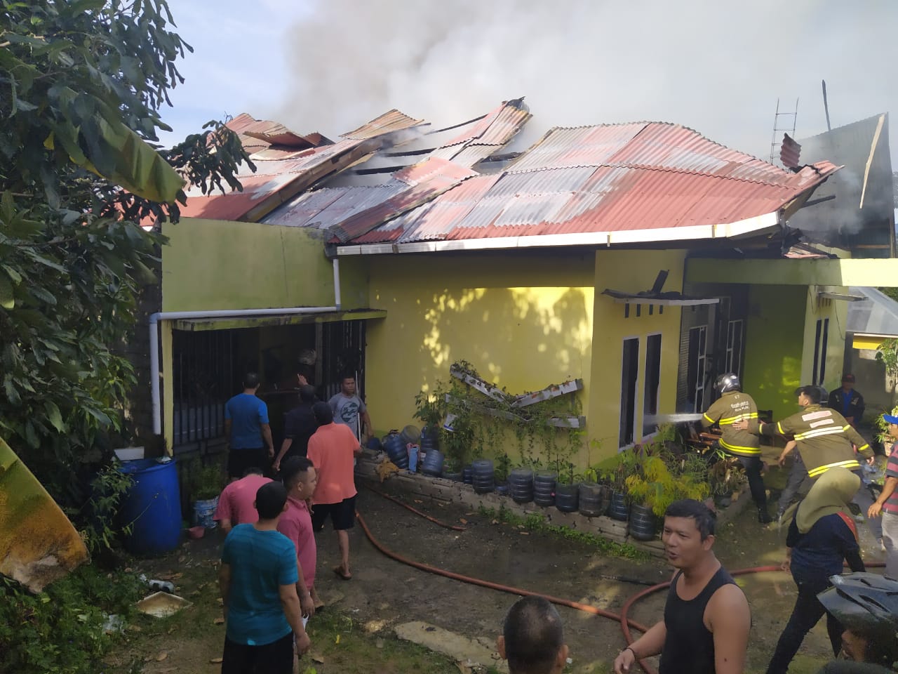 Sebuah rumah di Jalan Batuang Baraia Nan Balimo terbakar