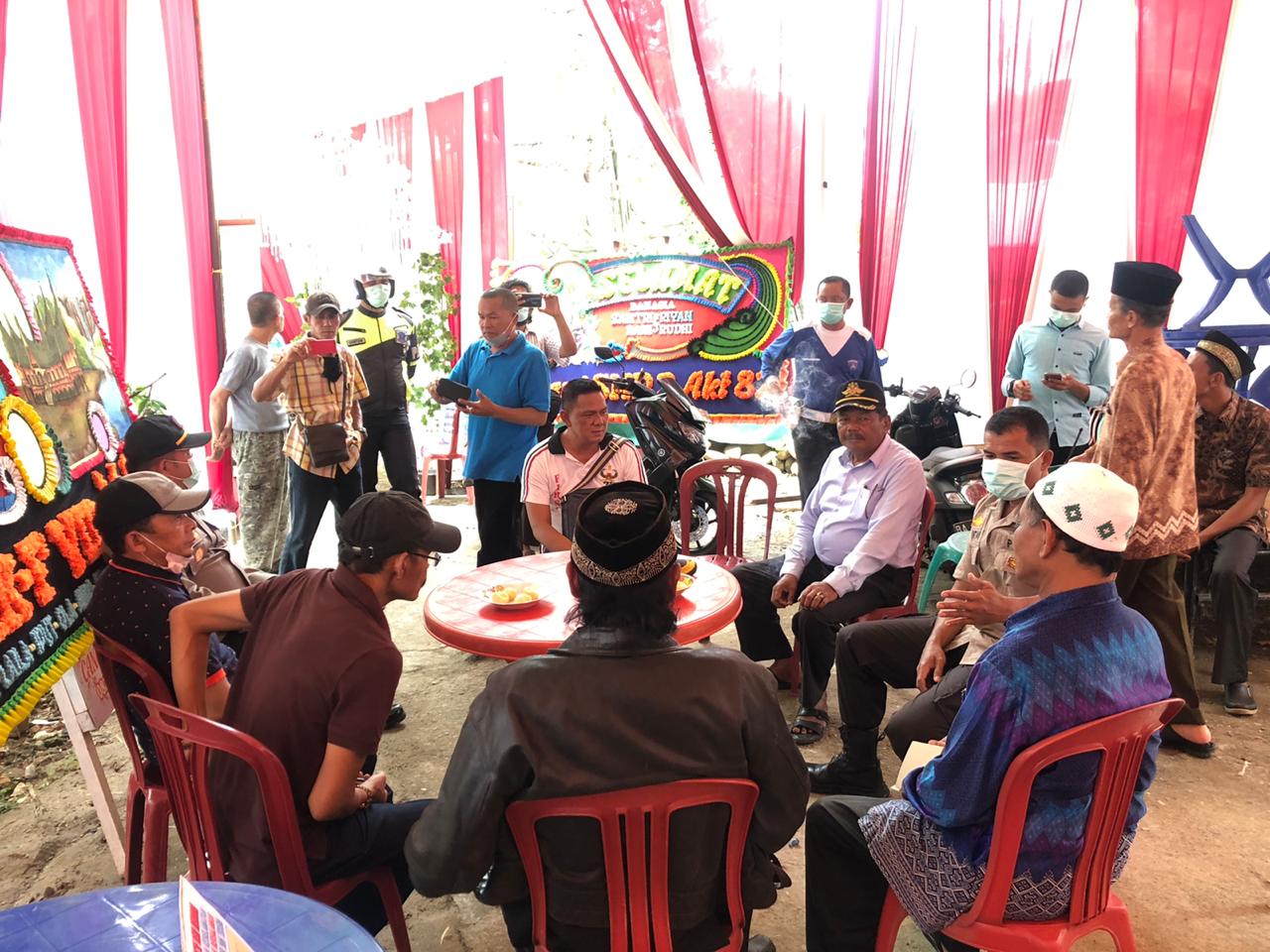 Aparat menertibkan kenduri di Bukittinggi