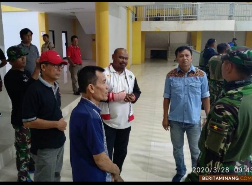 Ketua Koni Sumbar dan sejumlah pengurus dengan Danrem 032/Wirabraja Brigjen TNI Kunto Arief Wibowo