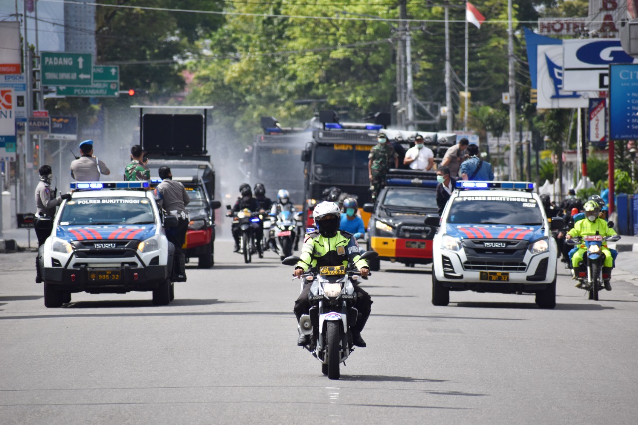 Bukittinggi disemprot dengan tiga water cannon