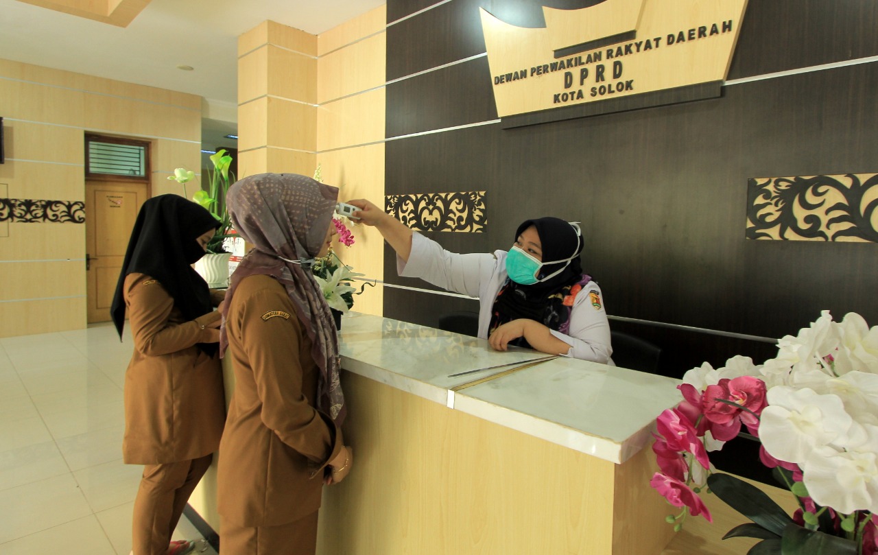 Petugas medis di DPRD Kota Solok