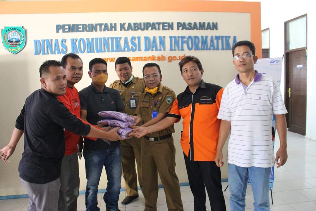 BLK Lubuk Sikaping serahkan masker kepada awak media