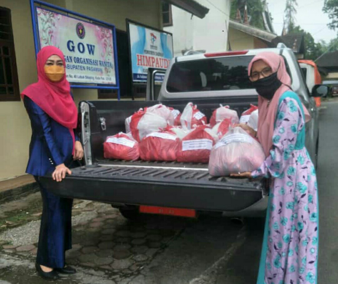 Ketua GOW Pasaman, Miradelima bersama Sekretaris Riza Syafni Eriza