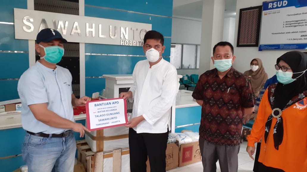 Bakor IKSJ serahkan bantuan buat Sawahlunto, diterima Wako Deri Asta