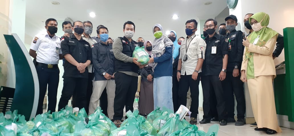 Mandiri Syariah Bukittinggi menggandeng ACT (Aksi Cepat Tanggap) untuk berbagi sembako