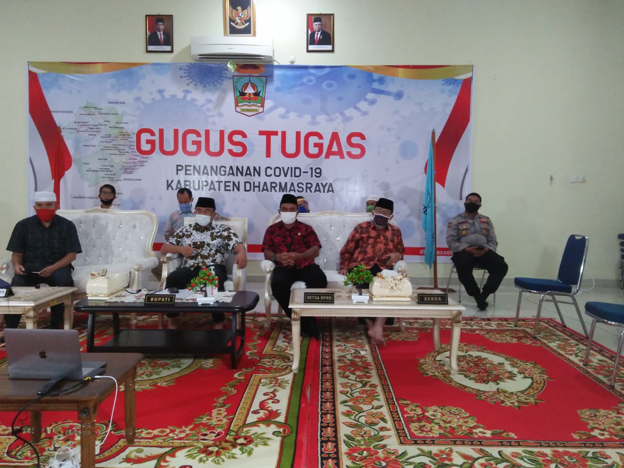 Bupati Sutan Riska dan Ketua DPRD Pariyanto. SH, ikuti Vidcon penangan Covid-19