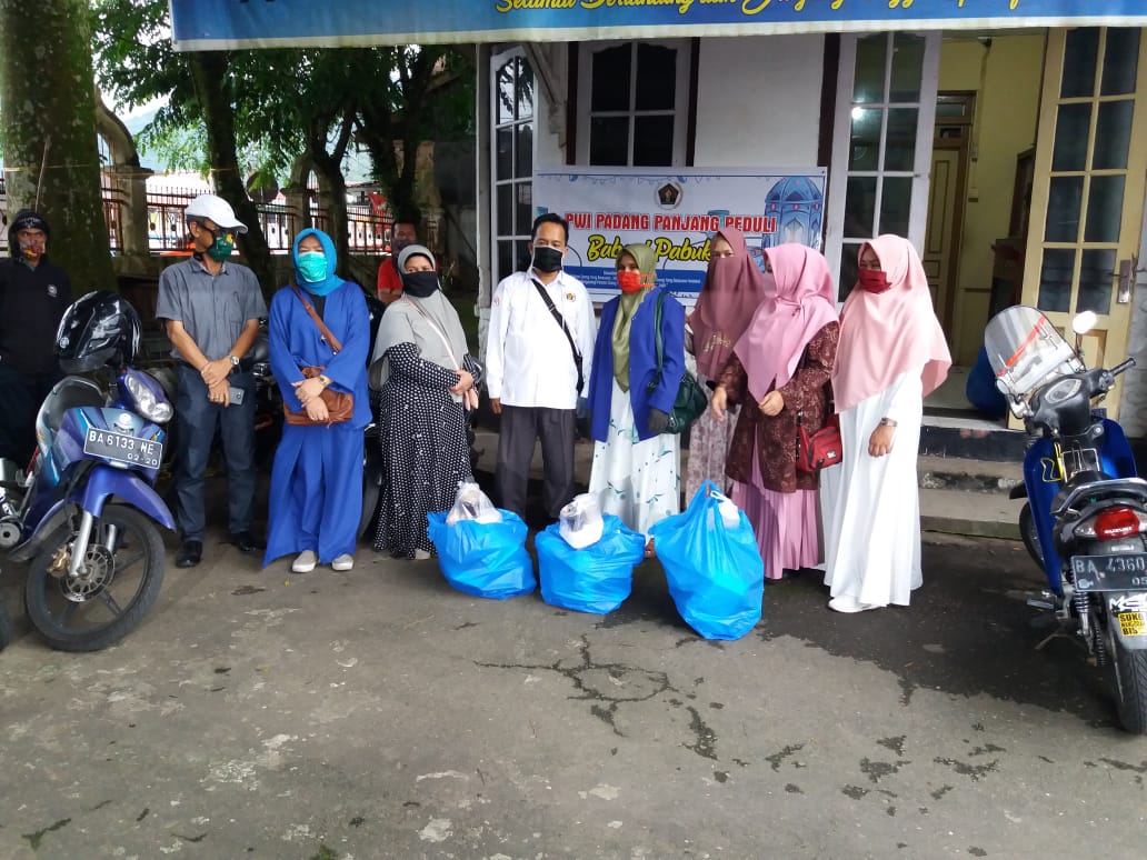 PWI Padang Panjang bagikan pabukoan