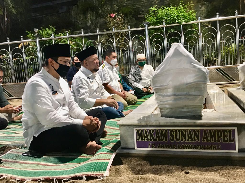 LaNyalla di makam Sunan Ampel