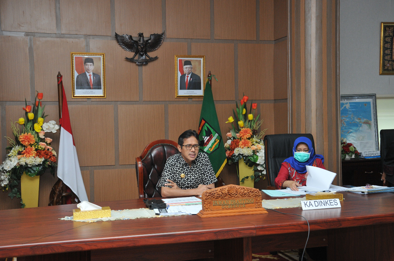 Gubernur Sumbar, Irwan Prayitno, mengadakan Rakor Kepala Dinas Kesehatan se Sumbar melalui Video Conference, Kamis (14/5/2020) di Padang. Foto kiriman : Novear Ario.