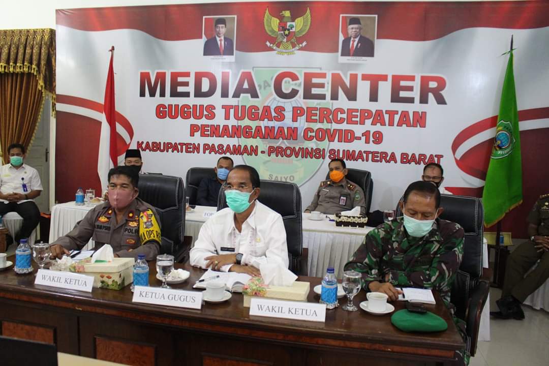 Bupati Pasaman Yusuf Lubis saat vicon dengan gubernur