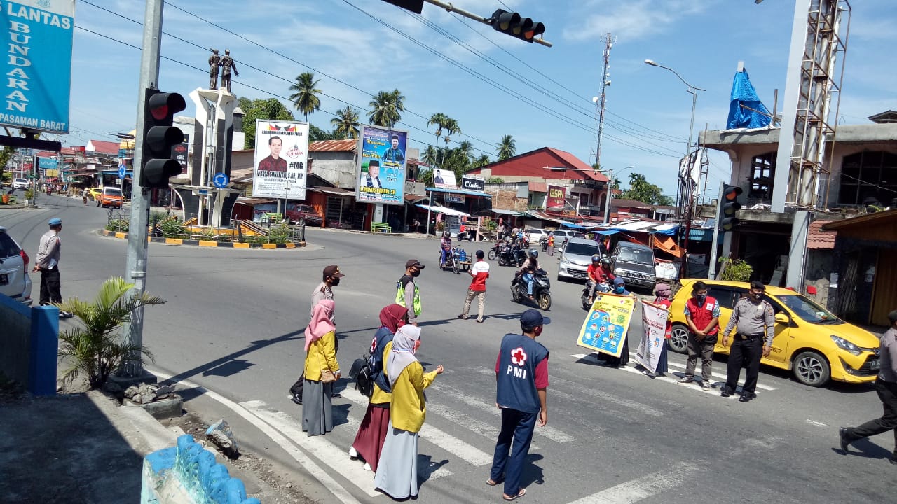 Penerapan new normal di Pasar Simpang Empat, Pasbar