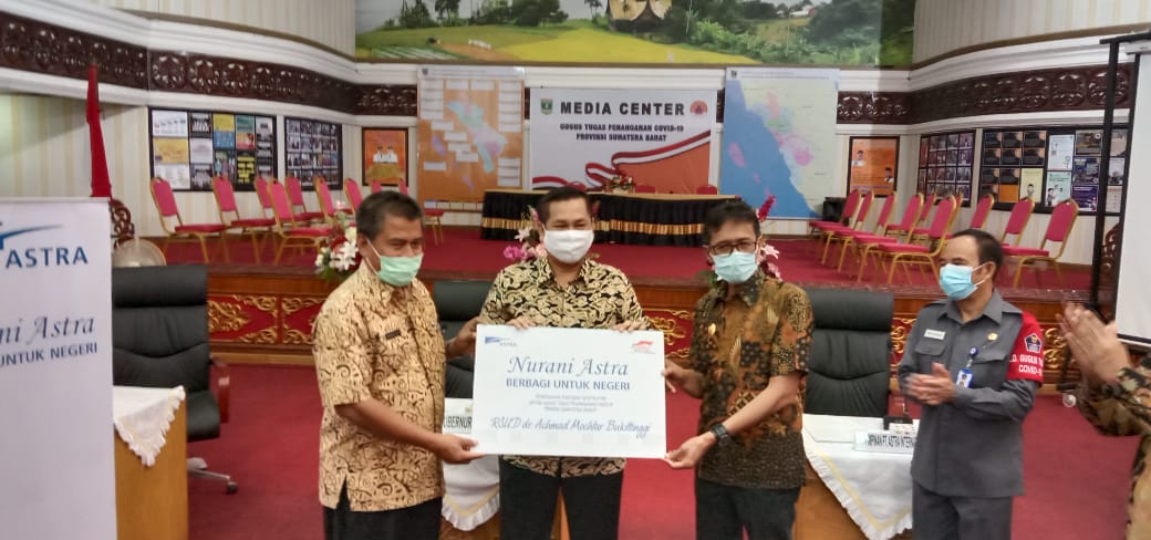 Gubernur Sumbar terima ventilator dari Astra