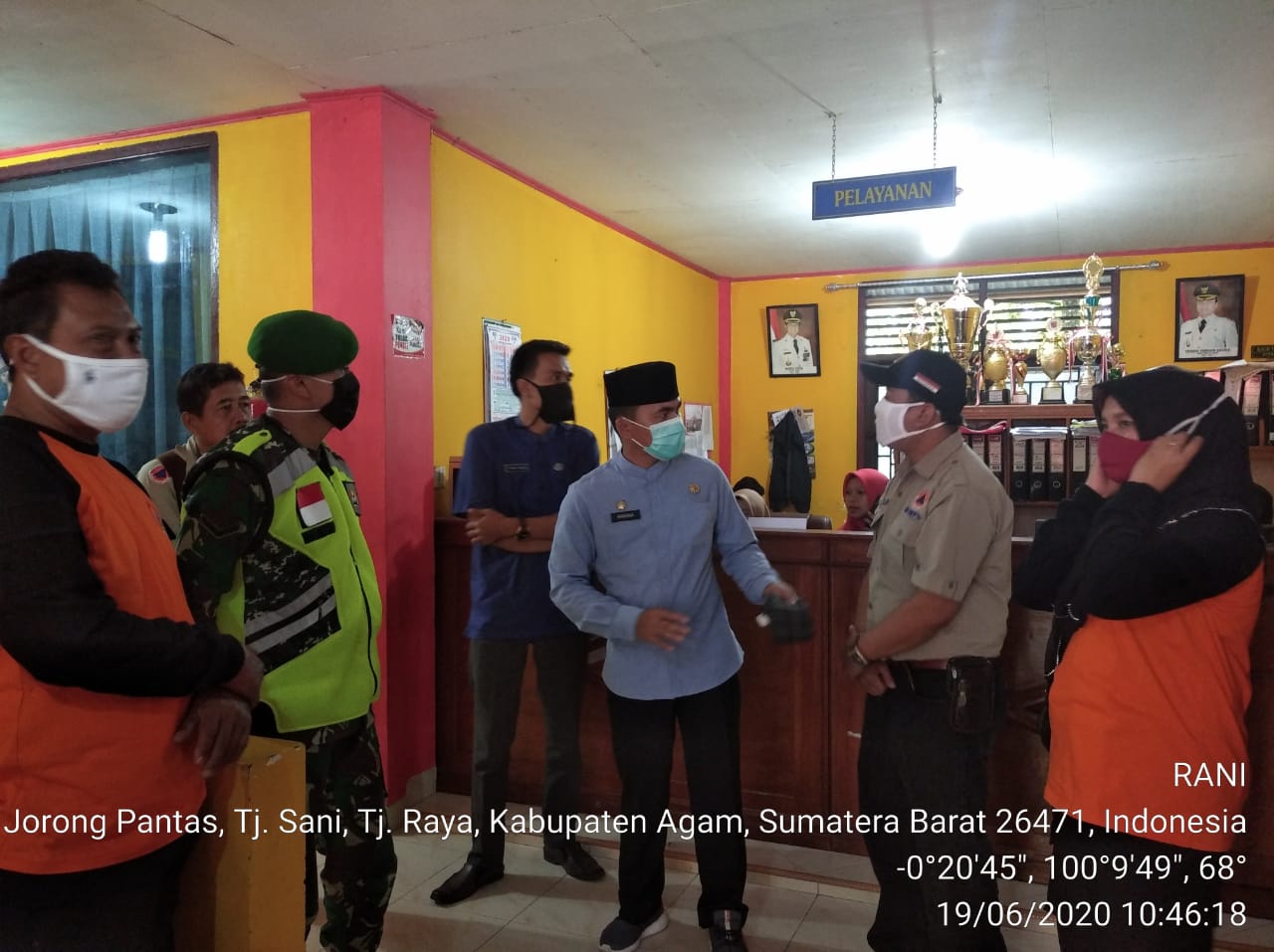Camat Tanjung Raya bersama Tim Bimtek Data dan Informasi Bencana Kota Bukittinggi di Nagari Tanjung Sani, Jumat (19/6).