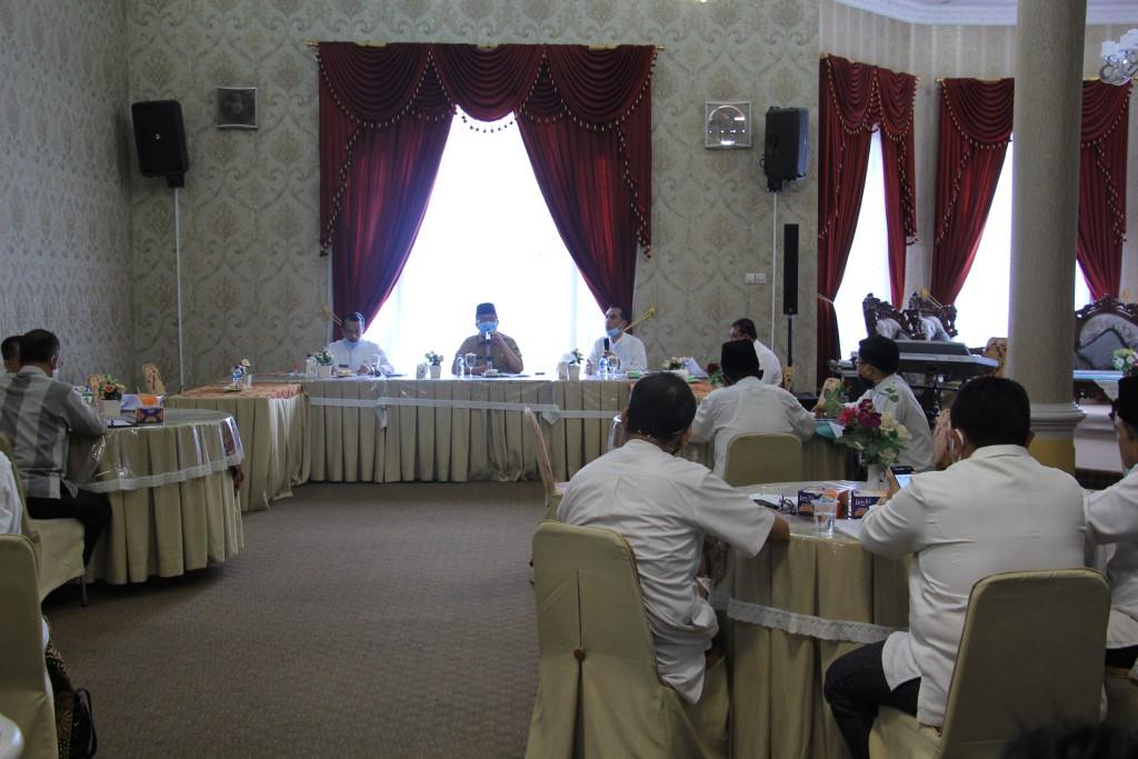 Bupati Solok Gusmal dalam Rakor dalam pembahasan masalah PT Arosuka Mandiri.
