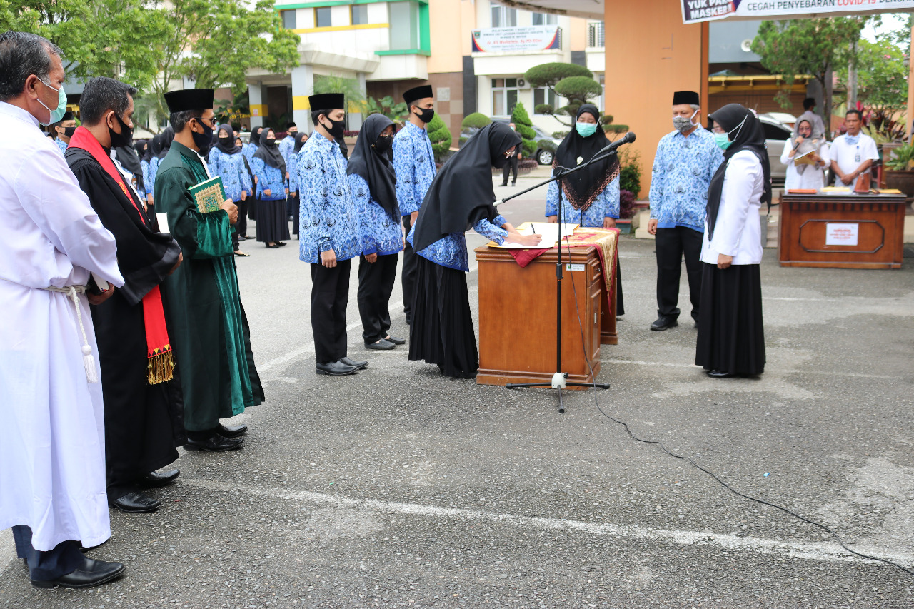Pelantikan dan pengambilan sumpah PNS di RSMN