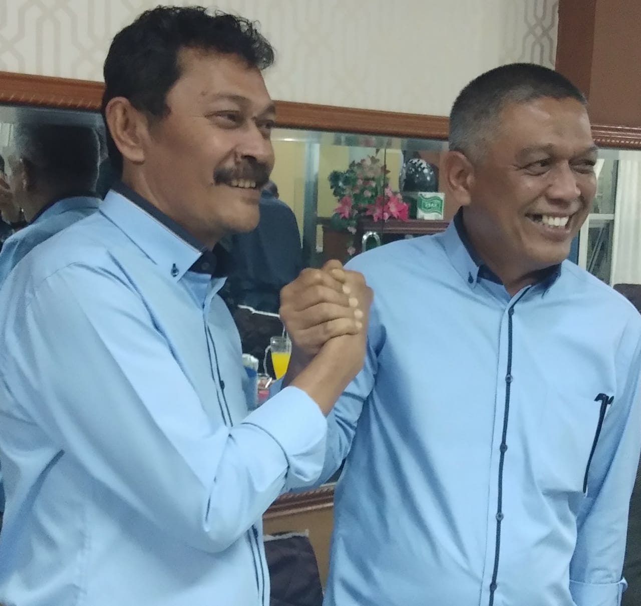 Yontrimansyah, SE (kiri) dan H Chairunnas