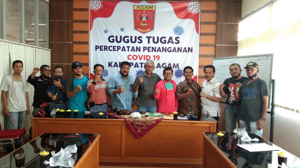 Puluhan Awak media di Agam, menggelar rapat bersama pemerintah setempat untuk membahas BWA