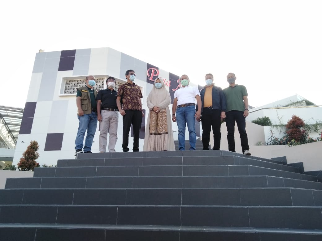 Gubernur Sumatra Barat Prof. Dr. H. Irwan Prayitno, S.Psi., M.Sc, didampingi Walikota Bukittinggi H.M. Ramlan Nurmatias, S.H beserta jajaran, meniinjau kondisi Pasar Ateh Bukittinggi. Sabtu ( 27/6.