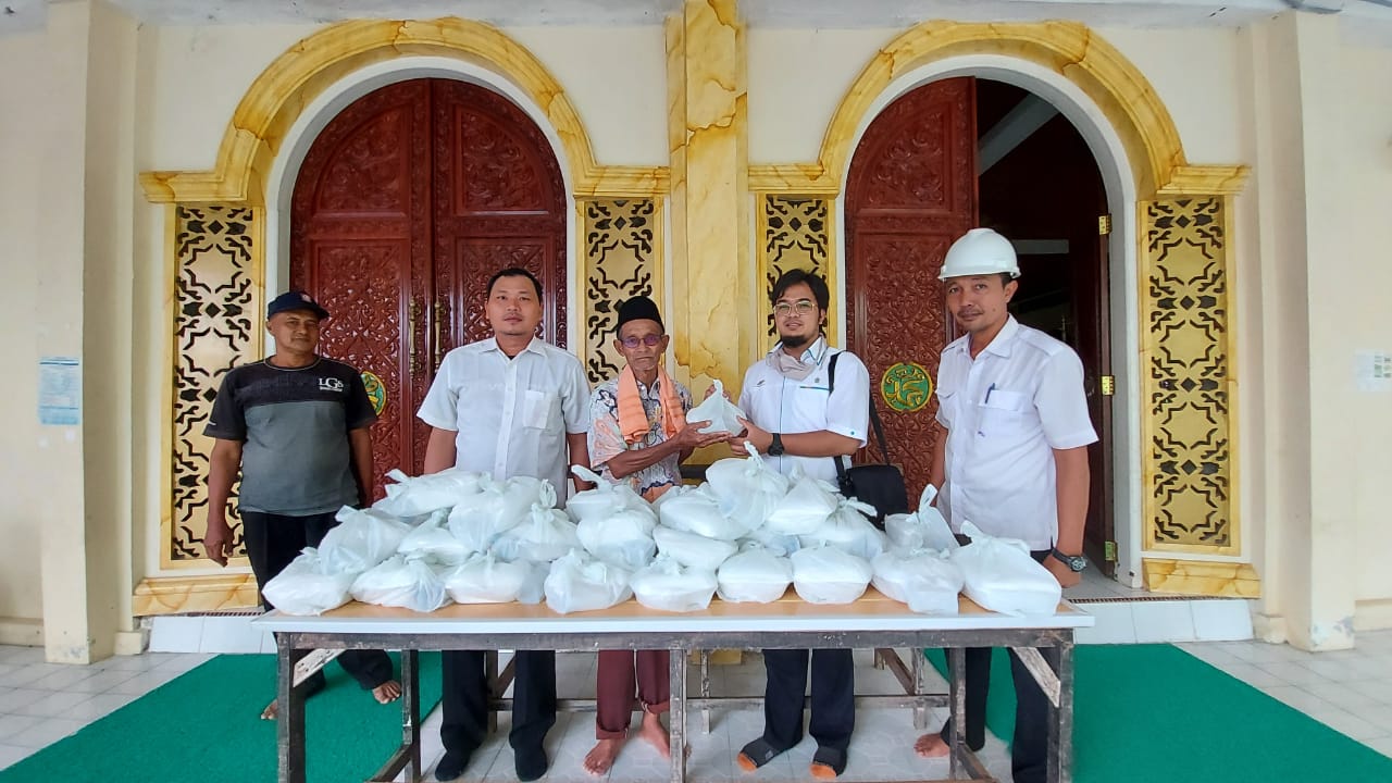 Pabrik Kelapa Sawit Timur Madina Grup santuni anak yatim