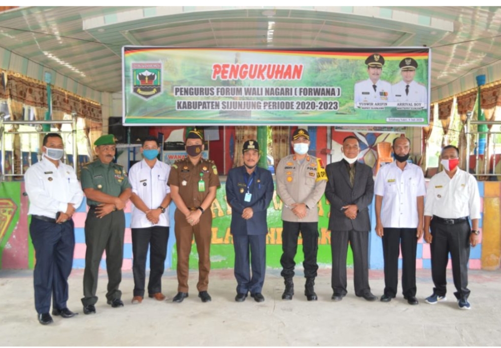 Bupati Yuswir Arifin bersama Pengurus Forwana Sijunjung