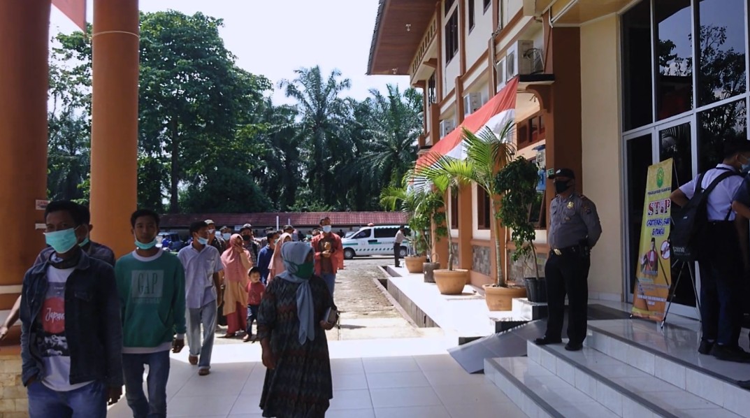 Sejumlah pemuka masyarakat di Pengadilan Negeri Pasbar