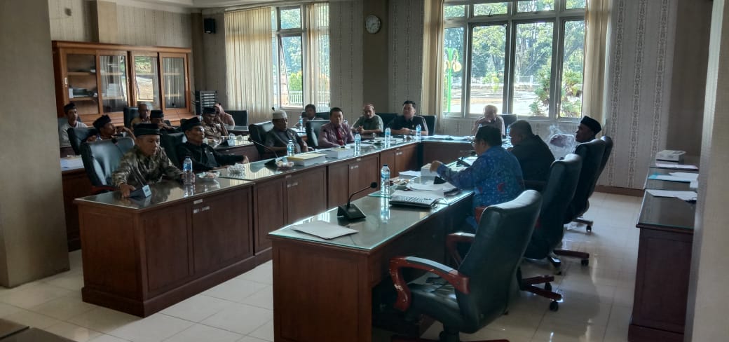 Pertemuan Komisi I DPRD Pasbar dengan Niniek Mamak Aua Kuniang