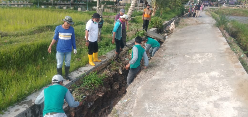Goro perbaikan tali bandar Padang Ampiang