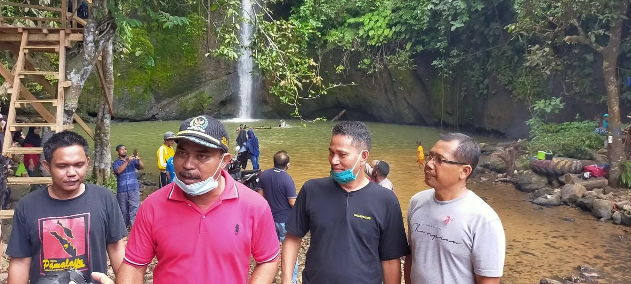 Ketua DPRD Dharmasraya Pariyanto menyempatkan diri melihat destinasi wisata air berada di Nagari Alahan Nan Tigo, Kecamatan Asam Jujuhan