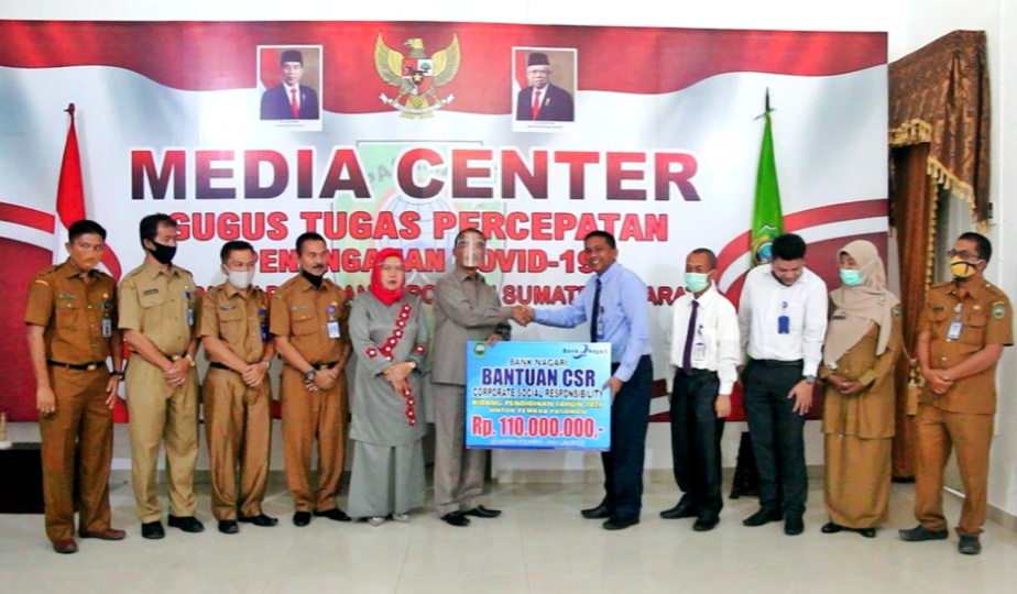 Penyerahan bantua CSR dari Bank Nagari ke Pemkab Pasaman