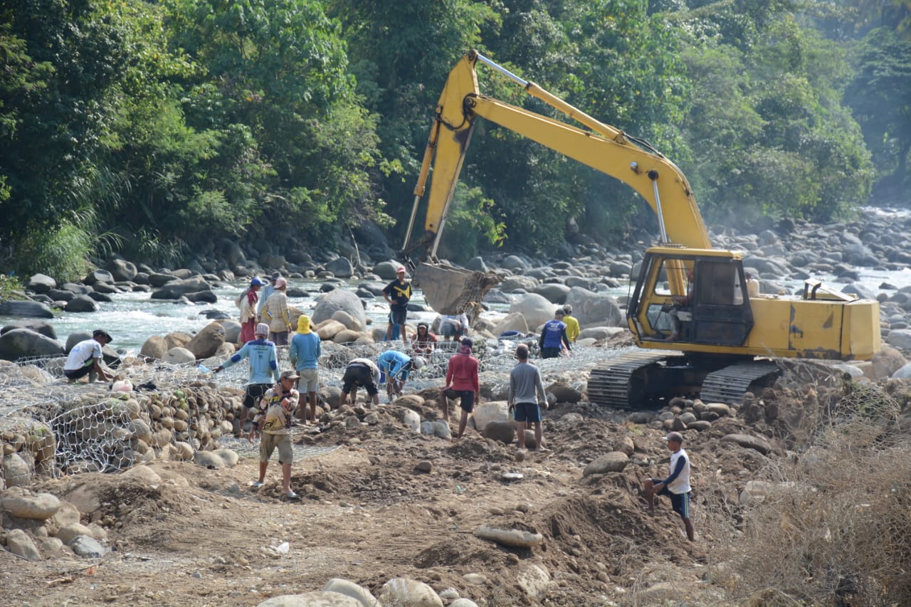 Kegiatan proyek normalisasi intake Baringin untuk kebutuhan pengairan 120 Hektare sawah masyarakat di Kelurahan Baringin, Kecamatan Lubuk Kilangan Padang, awal Juli 2020 lalu.