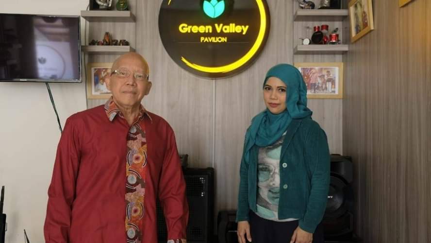 Hadiyanto, Owner and Founder Green Valley Pavilion, bersama Santy, Host Program Santy Ngutik. (Dok. Istimewa)