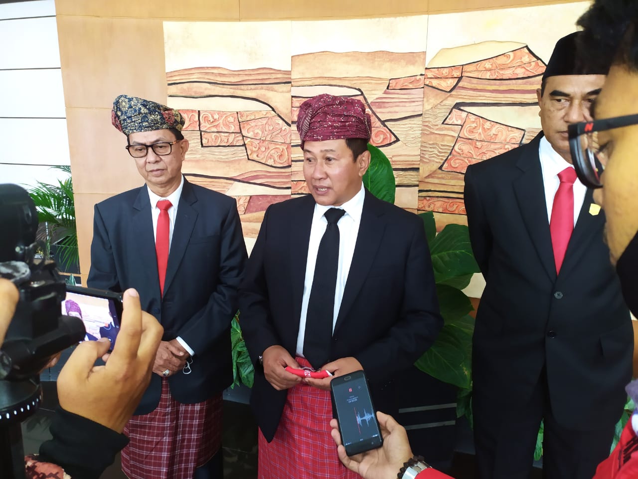 Walikota Bukittinggi Ramlan Nurmatias di Balaikota Bukittingi