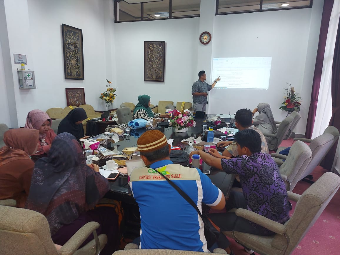 Rapat LCO Forum Nagari di 12 kelurahan untuk membahas pengukuran Indeks Kepuasan Masyarakat terhadap keberadaan dan penyelenggaran program CSR Semen Padang