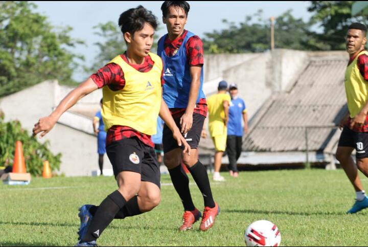 Pemain Semen Padang FC jalani latihan secara tertutup