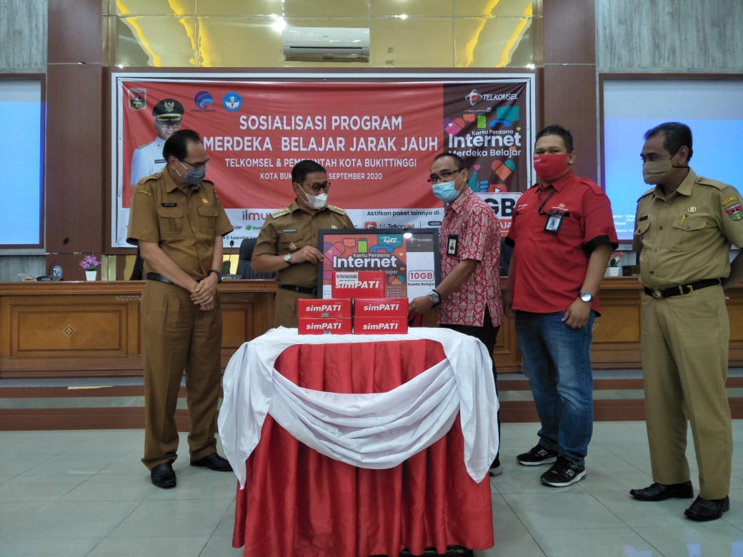 Telkomsel bantu paket internet khusus buat pelajar dan guru di Bukittinggi