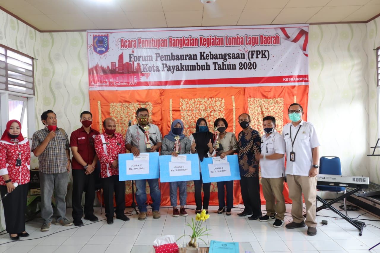 Para juara lomba lagu kedaerahan di Payakumbuh