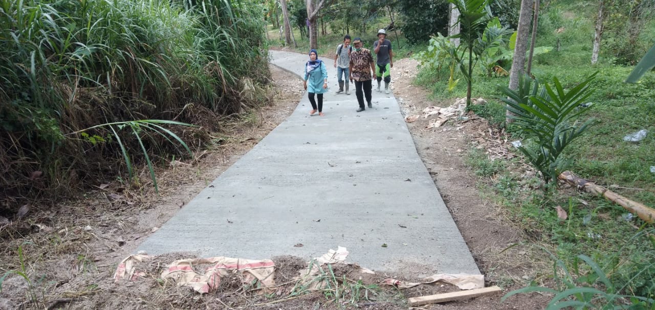 Pembangunan jalan untuk membuka isolasi kawasan Ujung Bukit, digagas oleh pemerintah Nagari Anding.